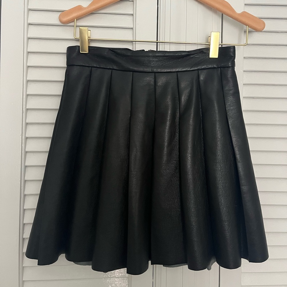 Aritzia Sunday Best Olive Micro pleated vegan leather skirt